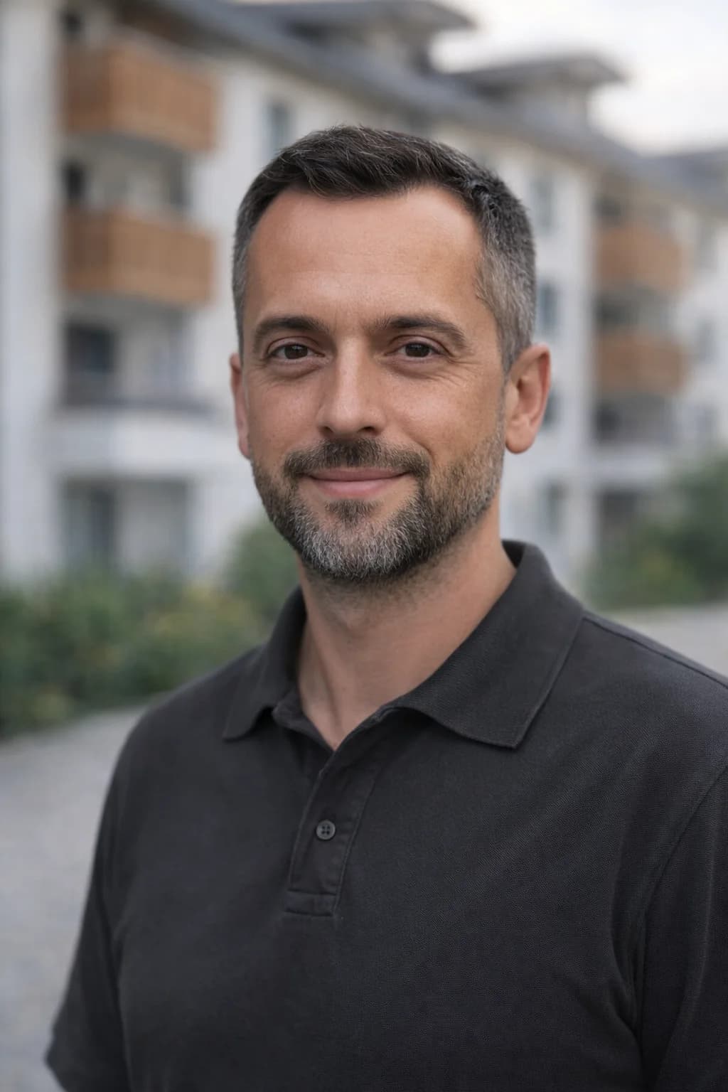 Enver Aliu, Inhaber der Aliu Hausmeisterei in Landau an der Isar